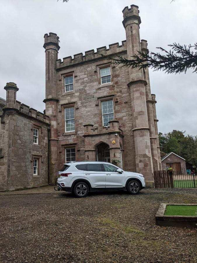 Langhouse Castle Bed And Breakfast Inverkip Exterior foto