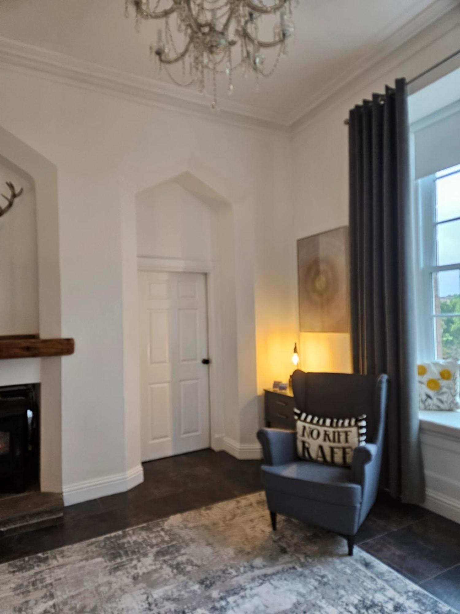 Langhouse Castle Bed And Breakfast Inverkip Exterior foto